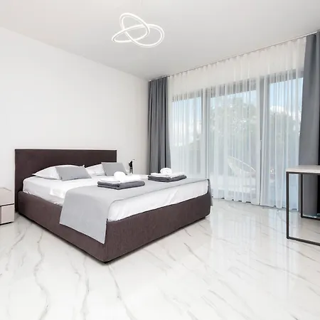 Violeta & Katharina Villa *