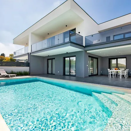 Violeta & Katharina Villa *