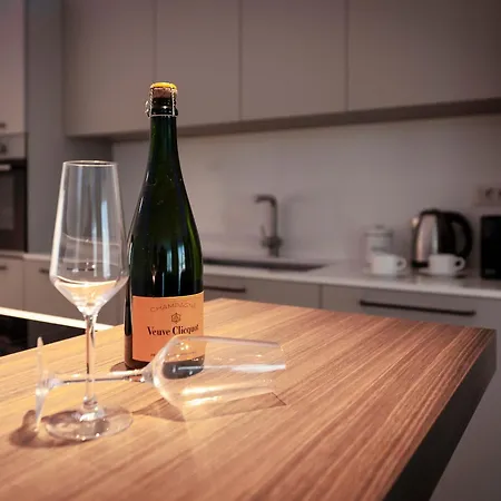 Violeta & Katharina Villa *