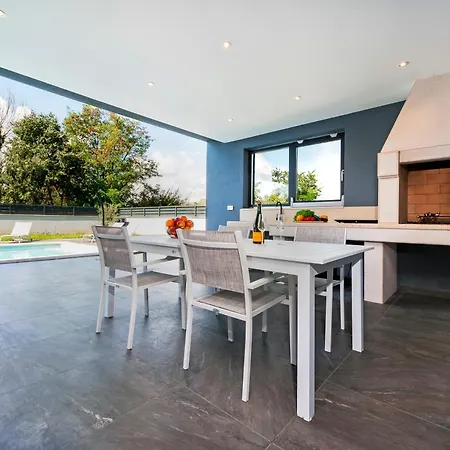 Violeta & Katharina Villa