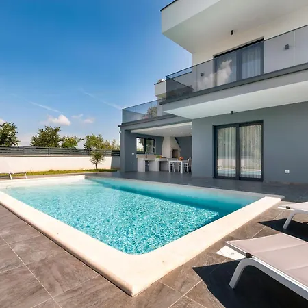 Violeta & Katharina Villa