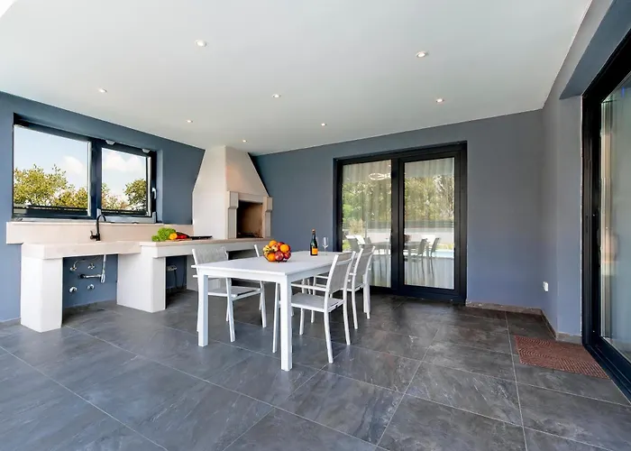 Violeta & Katharina Vila *