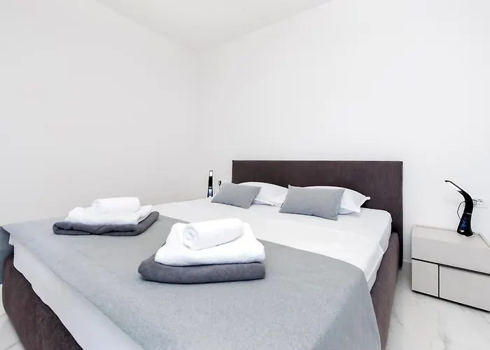 Violeta & Katharina Vila *